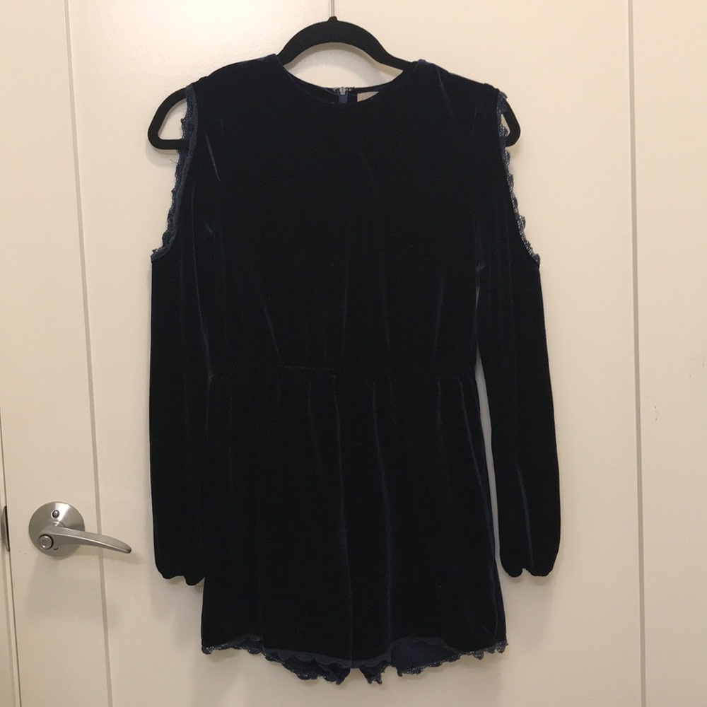 Moon River velvet cold shoulder romper size small